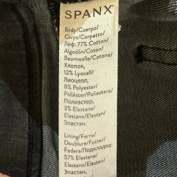 Spanx Jeans Black Denim Skinny Stretch Distressed Raw Hem Pull On Size Medium M - Picture 6 of 7